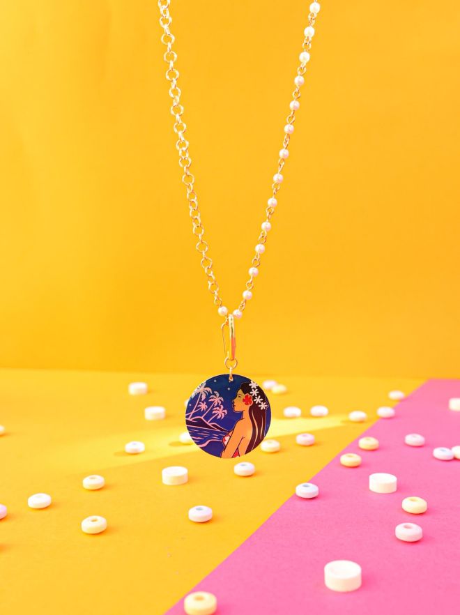 Collier Tahiti motif Tahiti 2 en canette recyclée, finition dorée